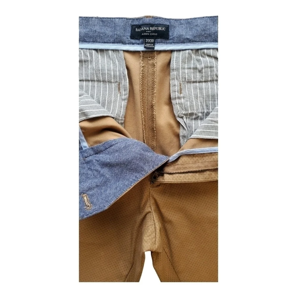 Banana Republic 32”x29” Aiden Chino, GUC Men's light brown flat front tailored